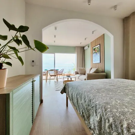 Ocean Blue Apartment *